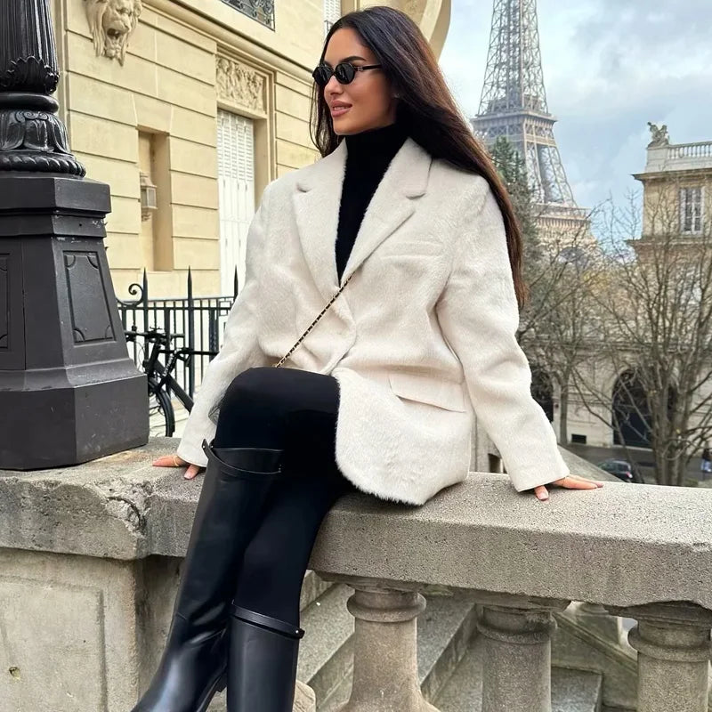 Women's Oversized Blazer with Notched Lapel & Flap Pockets | Button