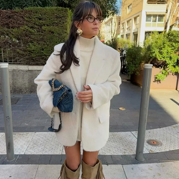 Women's Oversized Blazer with Notched Lapel & Flap Pockets | Button