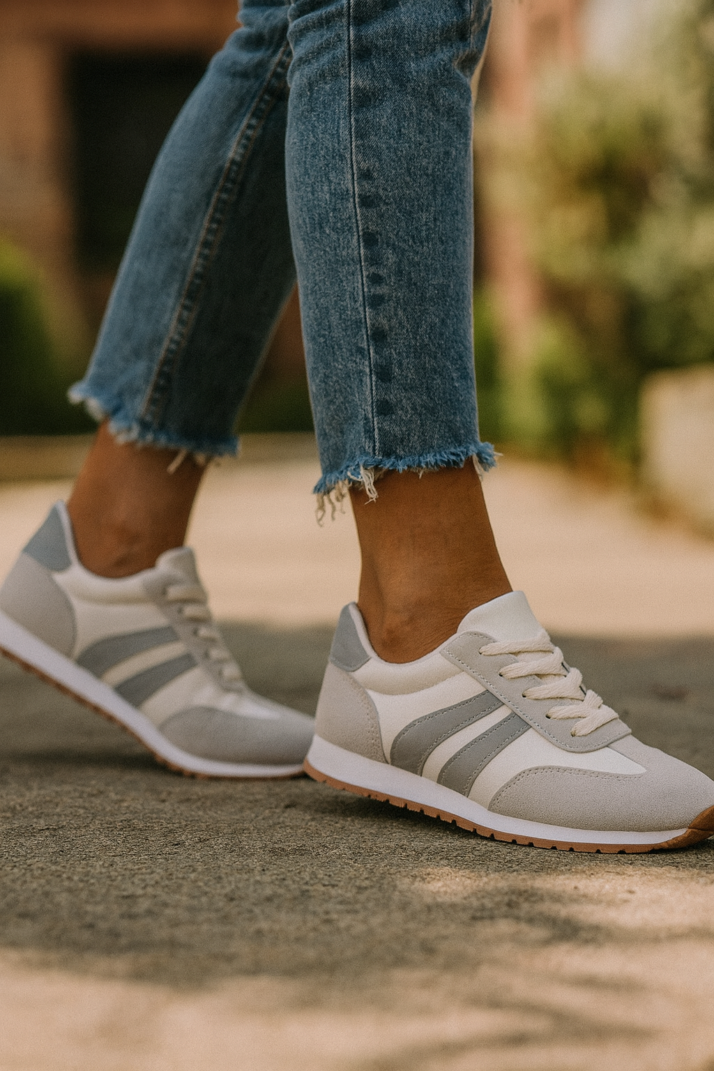 Women's Running Sneakers Contrast Stripe Lace-Up | Sport Shoes