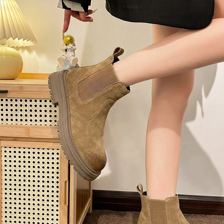 Women's Chelsea Boots with Pull Tab & Elastic Gusset | Platform